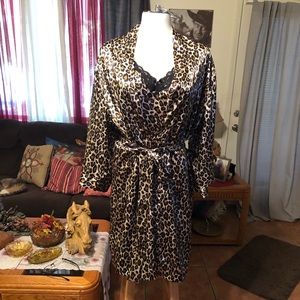 Women’s gown and robe